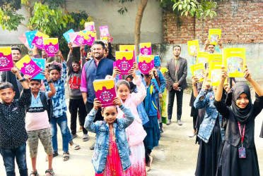 সোনারগাঁয়ে নতুন বই পেয়ে শিক্ষার্থীদের উচ্ছ্বাস
