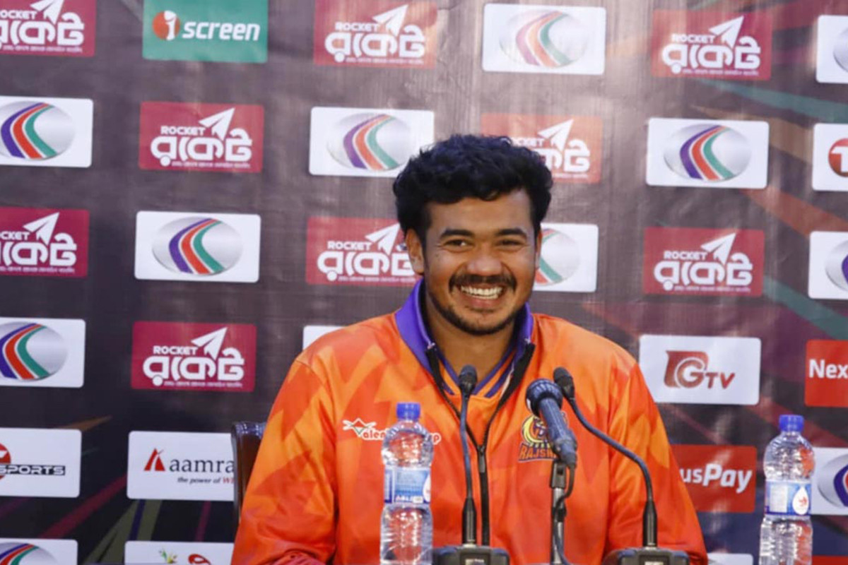 ৭ উইকেট নিয়ে যে মজার ঘটনা জানালেন তাসকিন