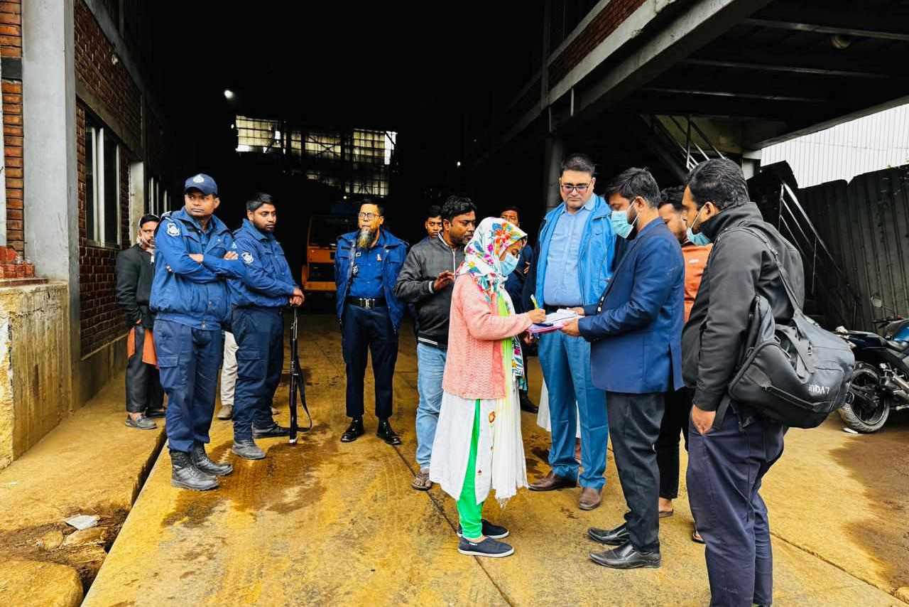 বায়ুদূষণ বিরোধী অভিযানে ৩৩টি মামলায় ৯৪ লাখ টাকা জরিমানা