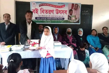 বই উৎসবের ব্যানারে হাসিনার ছবি, যা বলছেন কতৃপক্ষ