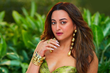 সোনাক্ষী সিনহা ‘ভণ্ড’, কেন এই সমালোচনা?