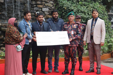 বৈষম্যবিরোধী আন্দোলনে আহত রাতুলকে আর্থিক সহায়তা দিলো বিজিবি