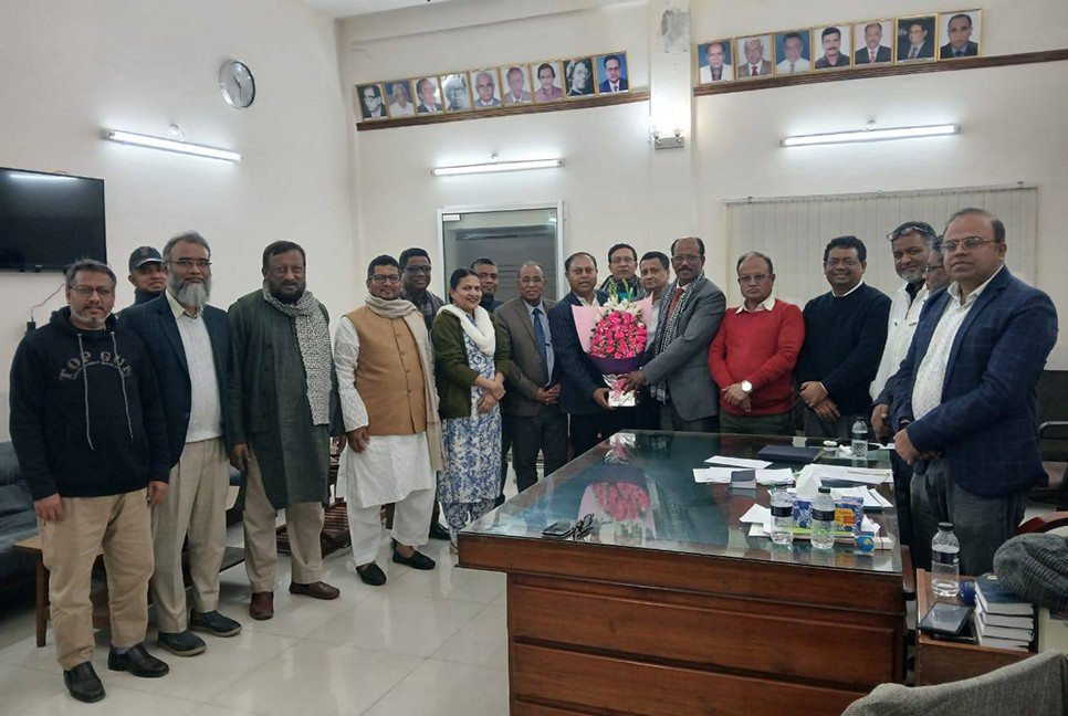 ঢাবির সাদা দলের নবনির্বাচিত কমিটির দায়িত্ব গ্রহণ