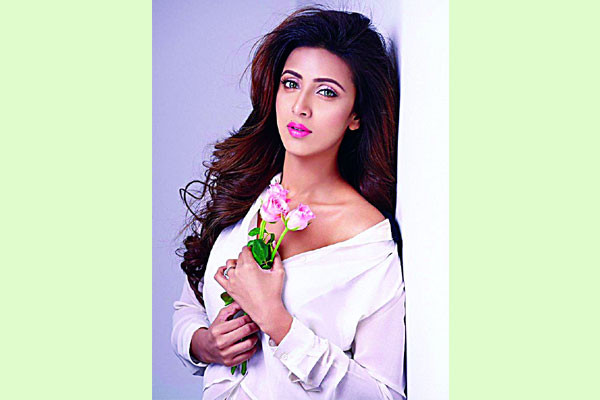 নতুন ছবিতে মিম