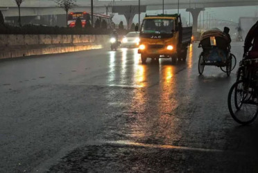 বৃষ্টির মত ঝরছে কুয়াশা, কনকনে শীত