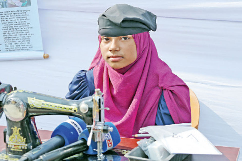 পড়াশোনার খরচ নিজেই চালাবেন লামিয়া