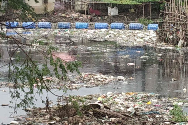 প্লাস্টিক পলিথিনে নদীর মরণদশা