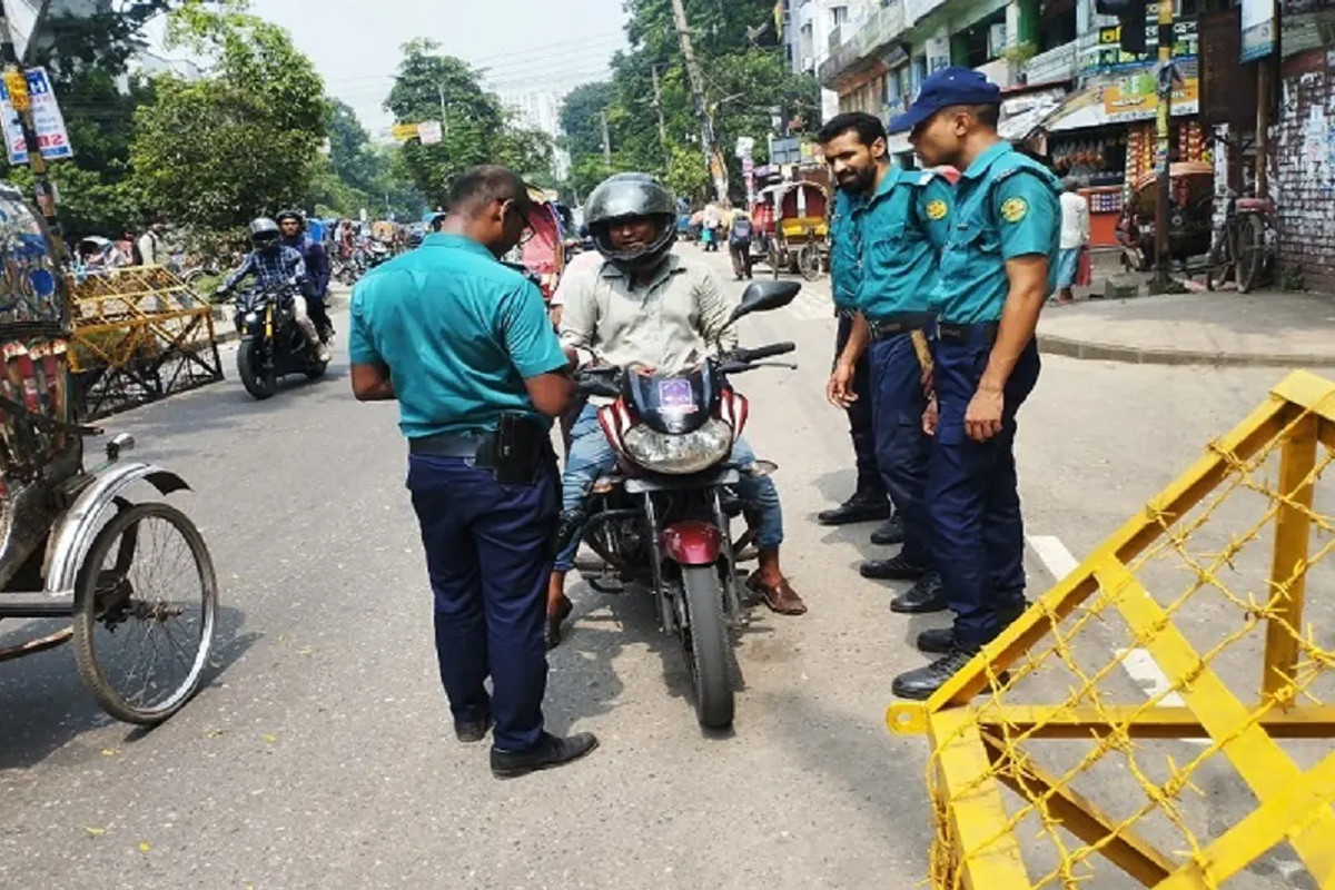 ট্রাফিক আইন লঙ্ঘনে ডিএমপির ২৪৩৯ মামলা