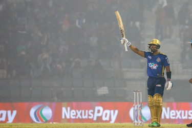 সাব্বির এখনও ফুরিয়ে যাননি, ৩৩ বলে ৯ ছক্কায় করলেন ৮২