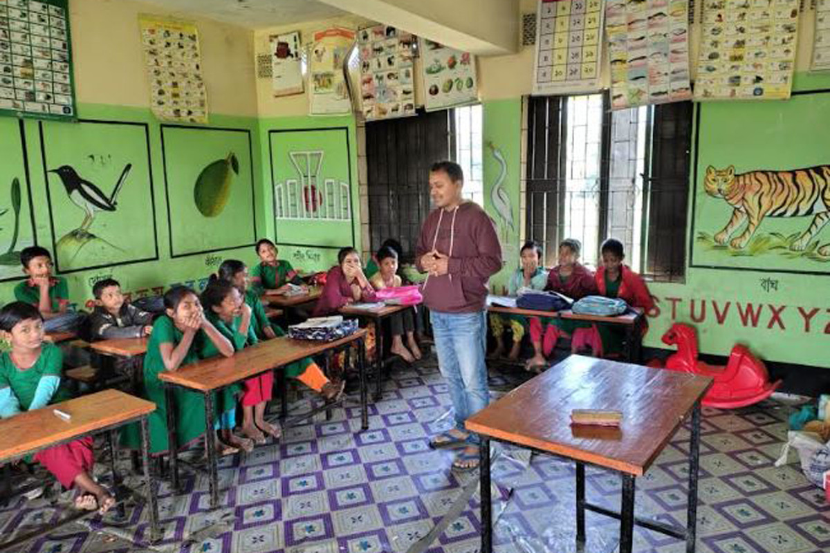 সদরপুরে নতুন বইয়ের ঘ্রাণ পায়নি ২০ হাজার শিক্ষার্থী