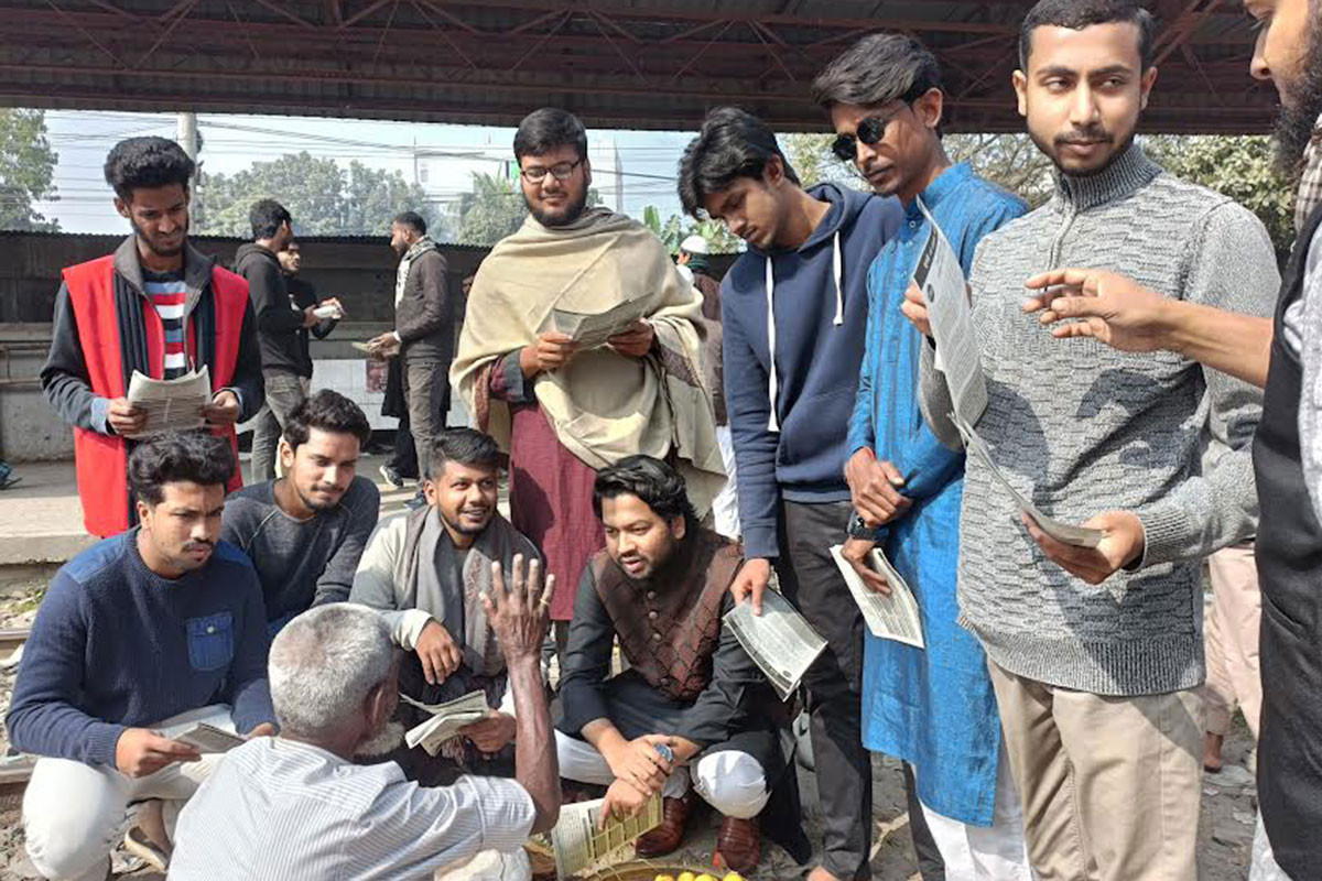 সিরাজগঞ্জে বৈষম্যবিরোধী ছাত্র আন্দোলনের লিফলেট বিতরণ