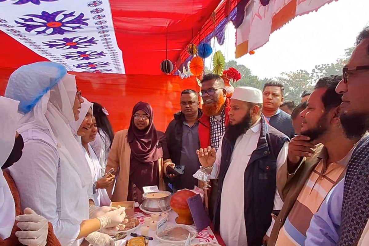 মুন্সিগঞ্জে পিঠা উৎসবে উচ্ছ্বসিত বিদ্যালয়ের শিক্ষার্থীরা
