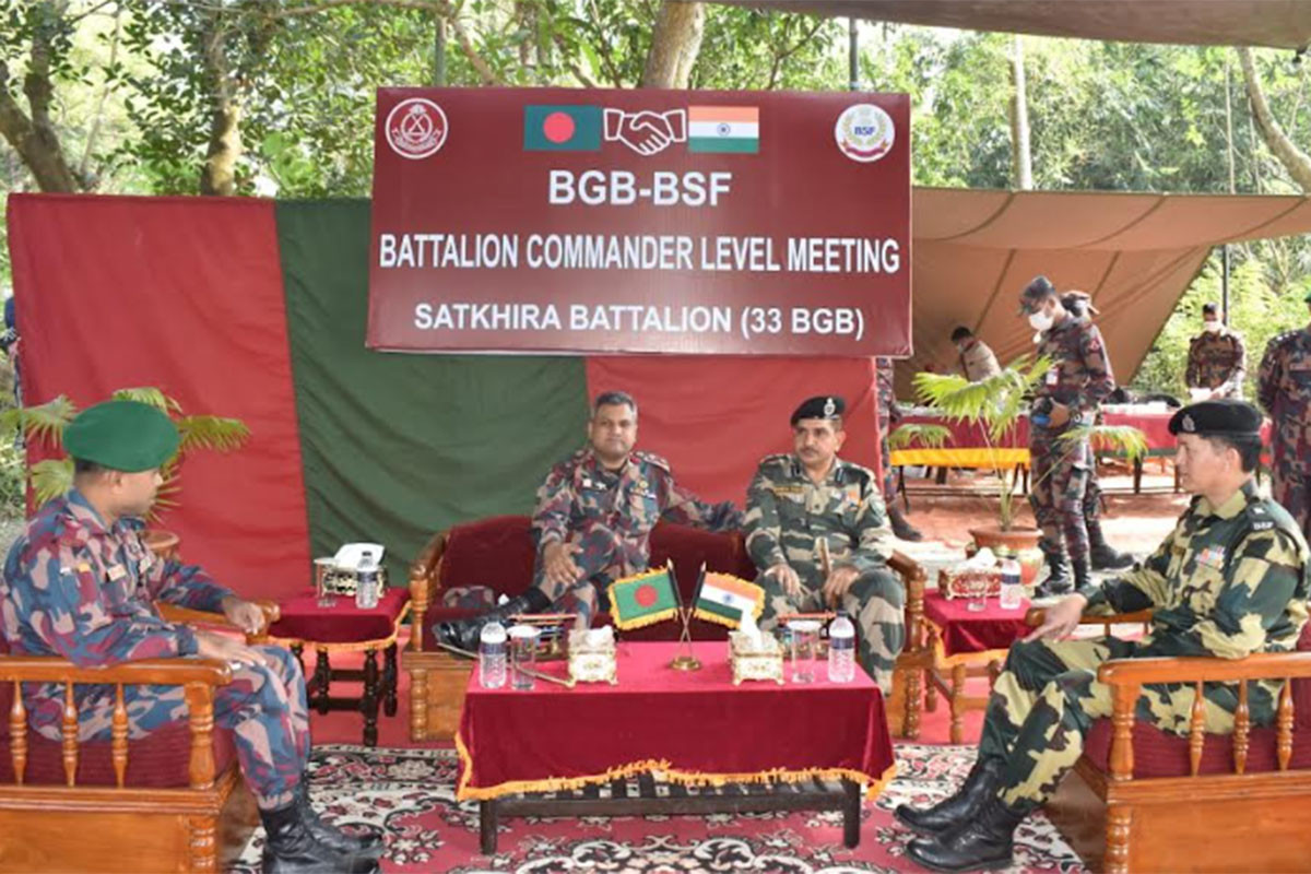জমি চাষে বাংলাদেশিদের বাধা, বিজিবি-বিএসএফের পতাকা বৈঠক