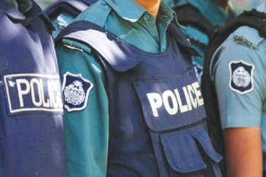 রাজধানীতে ছিনতাইকালে আসল পুলিশের কাছে ধরা ‘নকল পুলিশ’