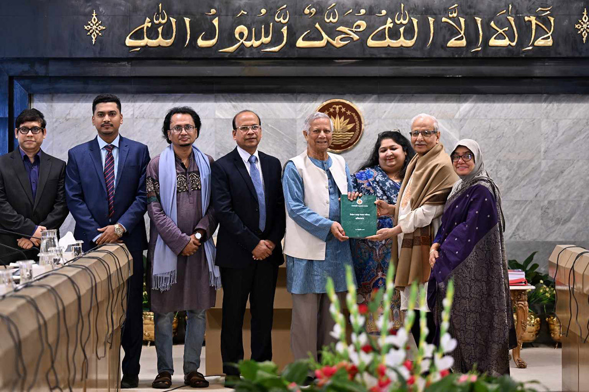 প্রধান উপদেষ্টার কাছে সংস্কার প্রস্তাব জমা দিলো কমিশন