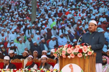 বেগমপাড়া তৈরির রাজনীতি দেশের মানুষ চায় না : চরমোনাই পীর