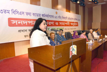 কর্মকর্তাদের দেশের সেবায় আন্তরিকভাবে কাজ করতে হবে : তথ্য সচিব