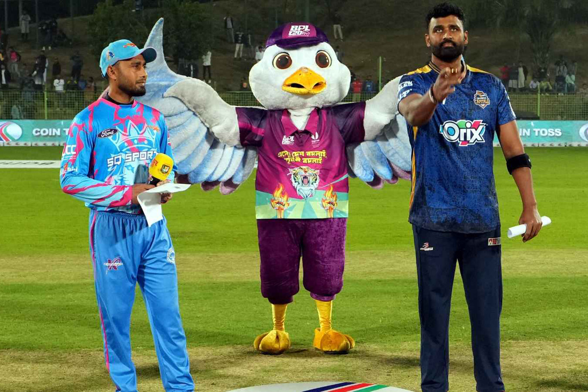 বিপিএল: টিকে থাকার লড়াইয়ে বোলিংয়ে ঢাকা