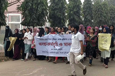 পাঁচ দফা দাবিতে আন্দোলনে সিকৃবি শিক্ষার্থীরা
