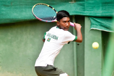 ফাইনালে ওঠা হলো না কাব্যর