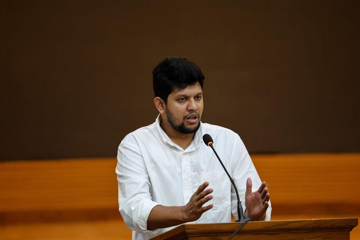 জুলাই বিপ্লবীদের হুমকি দেওয়ার চেষ্টা করবেন না : উপদেষ্টা মাহফুজ