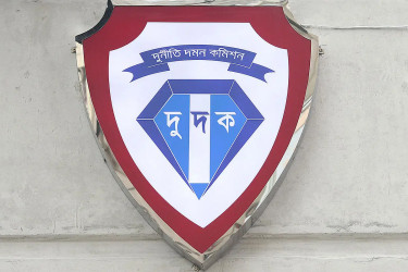 দ্বৈত নাগরিকত্ব থাকা সরকারি চাকরিজীবীদের তথ্য জানতে দুদকের চিঠি