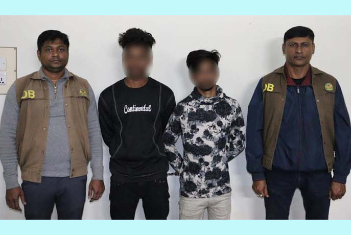 খুলনায় অস্ত্র ও বোমাসহ ২ সন্ত্রাসী গ্রেফতার