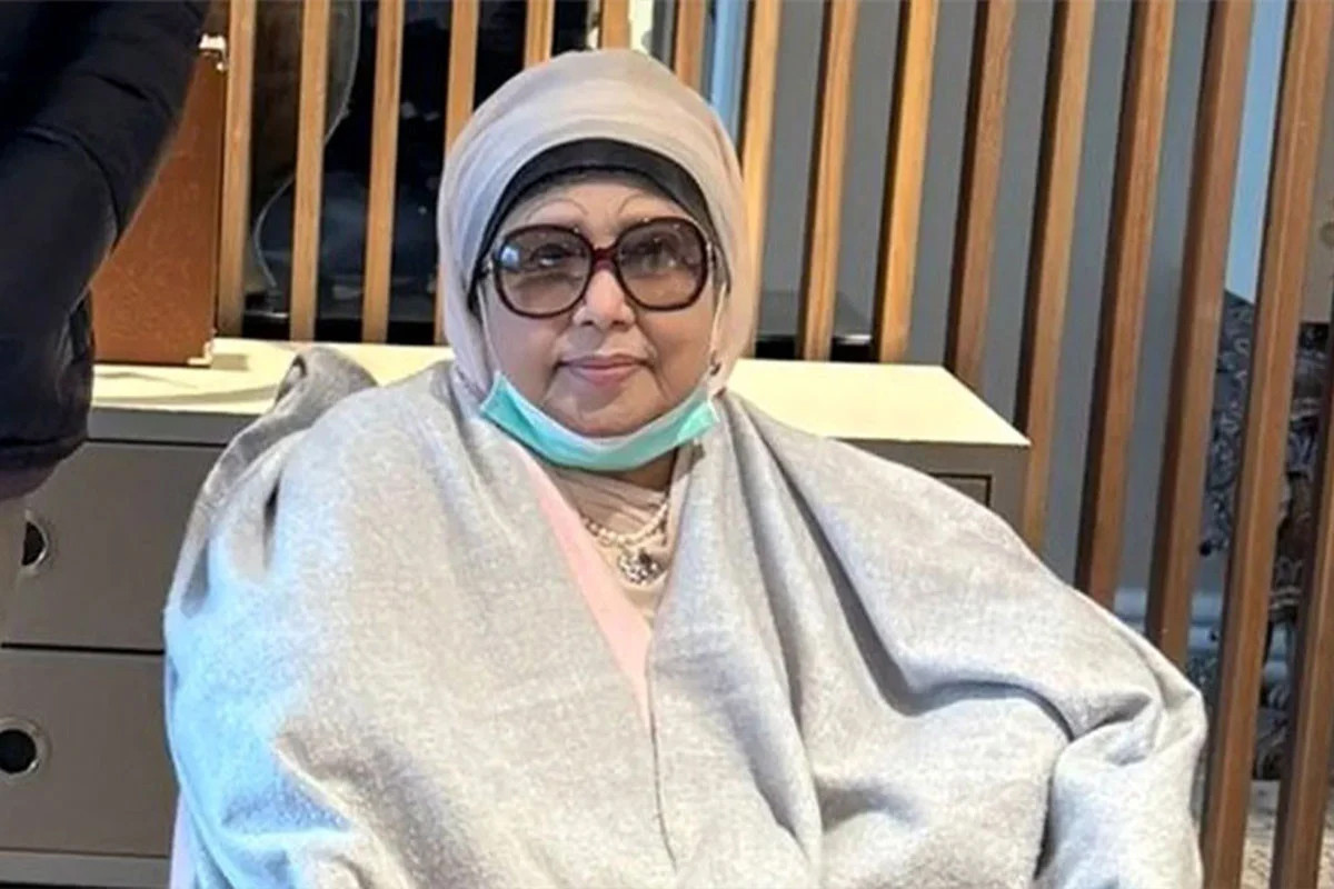 খালেদা জিয়ার ৪ চিকিৎসক ঢাকায় ফিরেছেন