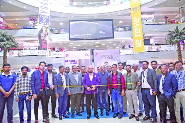 বসুন্ধরা সিটিতে চলছে ক্লিয়ারেন্স সেল