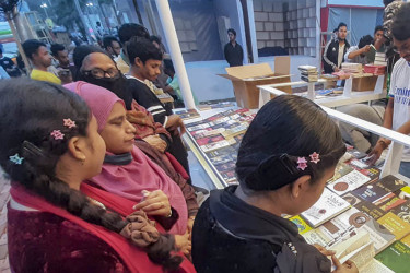 অমর একুশে বইমেলার দুয়ার খুলেছে