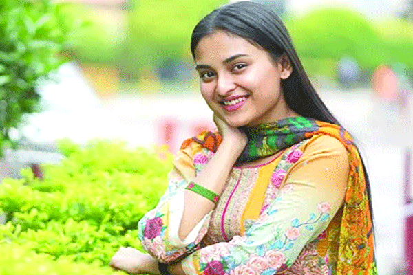আসছে তটিনীর চমক