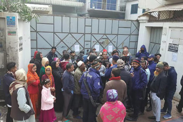 ৬১ হাজার শ্রমিকের পরিবারে ঠিকমতো খাবারও জুটছে না
