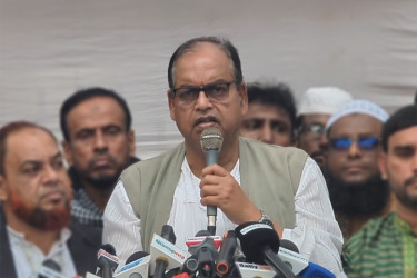 ঐক্যবদ্ধ হয়ে দেশকে রক্ষা করতে হবে : দুদু