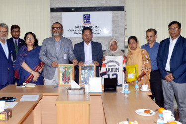 'জুলাই স্মৃতি সংগ্রহশালায়’ আবু সাঈদ ও ওয়াসিমের ব্যবহৃত জিনিসপত্র হস্তান্তর
