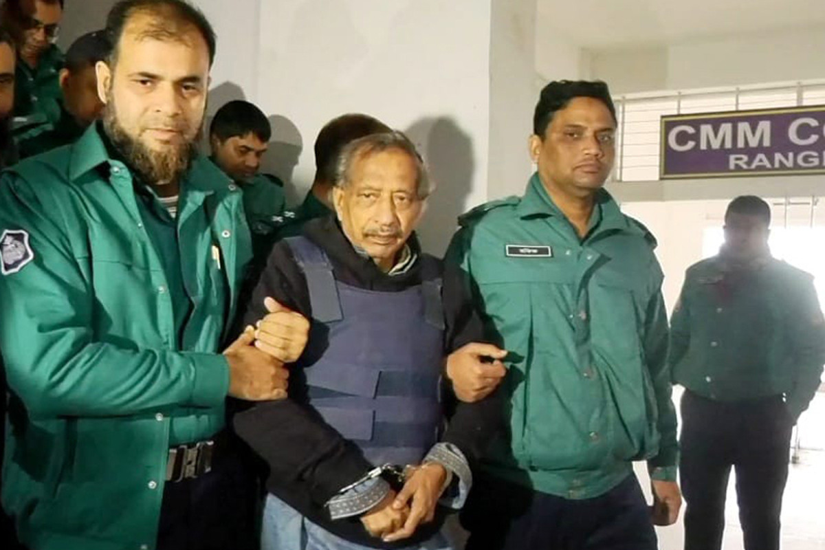 স্ত্রী-সন্তানসহ সাবেক মন্ত্রী নুরুজ্জামানের বিরুদ্ধে দুদকের তিন মামলা