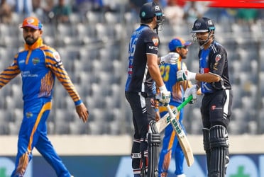 ব্যাটিং ব্যর্থতায় খুলনাকে বড় লক্ষ্য দিতে পারেনি রংপুর