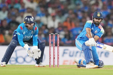 ইংল্যান্ডকে উড়িয়ে দিল ভারত, সিরিজে এগিয়ে রোহিতরা
