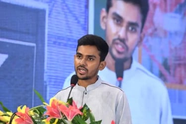 ইট মারলে পাটকেল খাওয়ার প্রস্তুতিও রাখা উচিত : উপদেষ্টা আসিফ