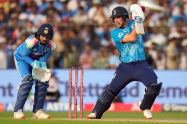 ভারতকে তিনশোর্ধ্ব রানের টার্গেট দিল ইংল্যান্ড
