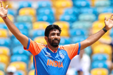 ভারতের জন্য বিশাল ধাক্কা! চ্যাম্পিয়ন্স ট্রফি থেকে ছিটকে গেলেন বুমরাহ