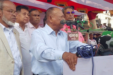 দেশকে আর বেশিদিন অগণতান্ত্রিক রাখবেন না : মিন্টু
