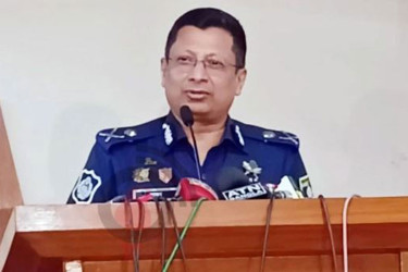 সাবেক আইজিপি মামুনসহ নতুন মামলায় গ্রেফতার ৫