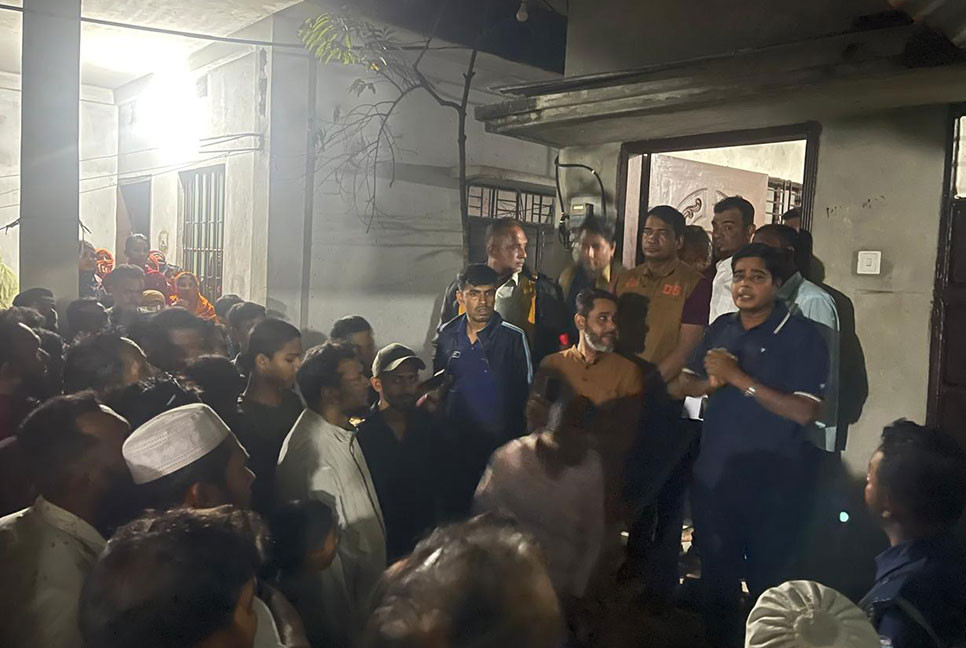 নোয়াখালীতে ঘরে ঢুকে নারীকে হত্যা