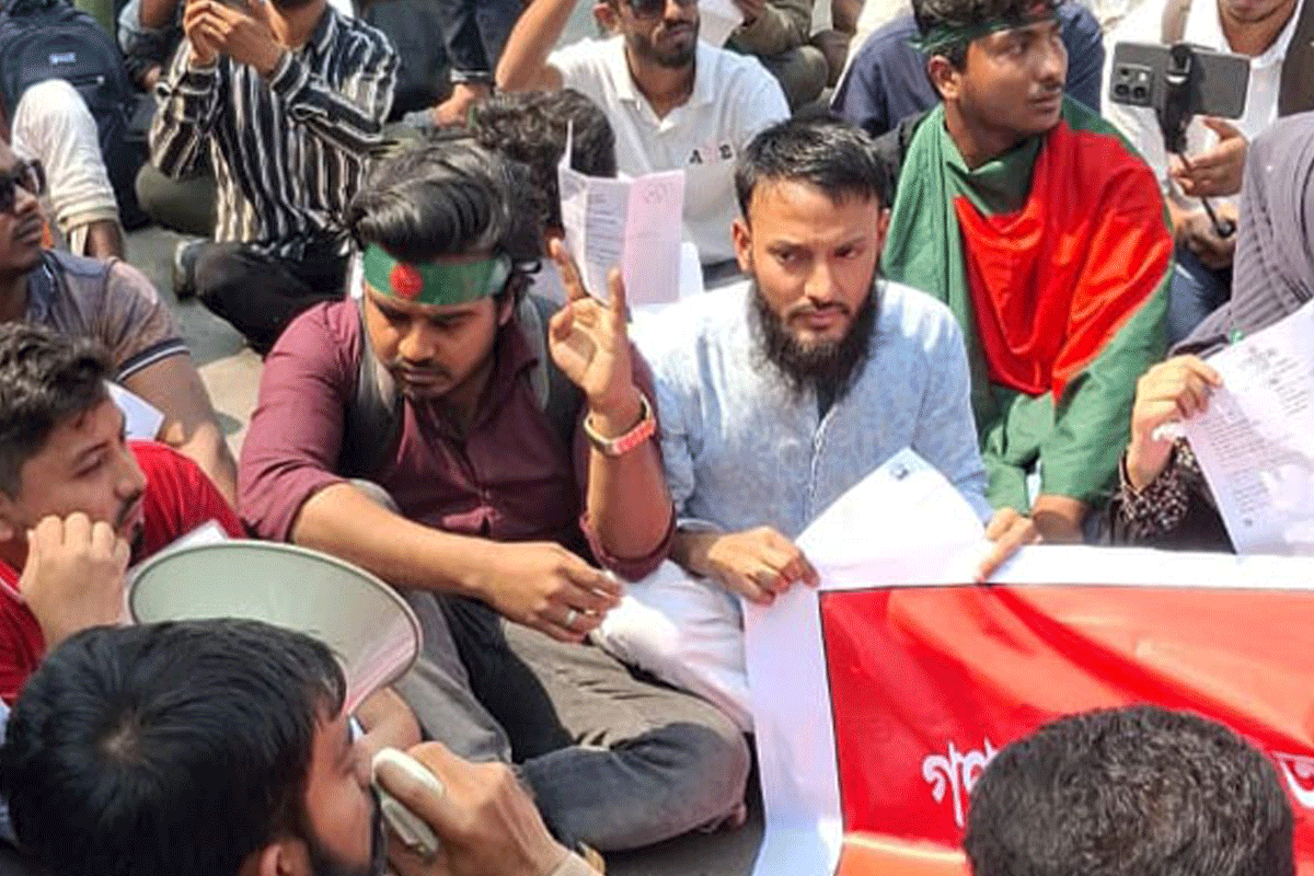 প্রধান উপদেষ্টার কার্যালয়ের সামনে থেকে সরে গেলেন গণঅভ্যুত্থানে আহতরা