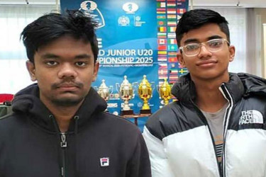 বিশ্ব দাবায় নীড় ও তাহসিনের জয়