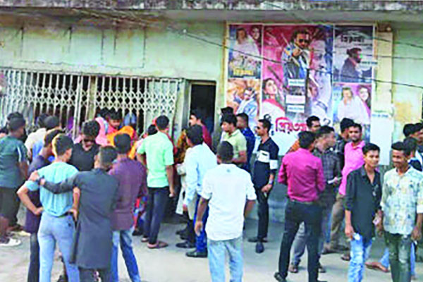 যেভাবে বাঁচবে সিনেমা হল