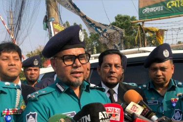 রাস্তা দখল করে দোকান বসানো যাবে না : জিএমপি কমিশনার