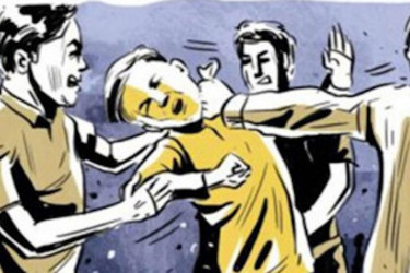 মোহাম্মদপুরে ছিনতাইকারীকে গণধোলাই দিয়ে পুলিশে সোপর্দ