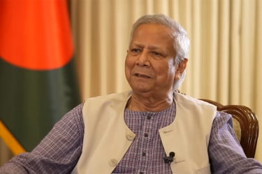 একটি পলাতক দল দেশকে অস্থিতিশীল করতে সর্বাত্মক চেষ্টা করছে : ড. ইউনূস
