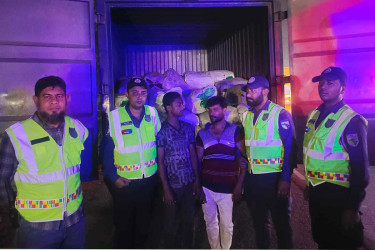 সিদ্ধিরগঞ্জে ২ হাজার ৮০৫ কেজি নিষিদ্ধ পলিথিন উদ্ধার